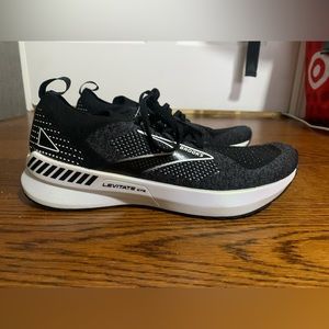 Womens 7.5 brooks new levitate running sneakers